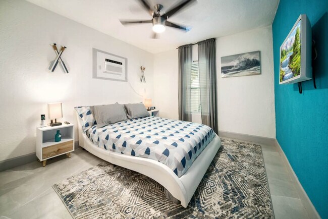 Building Photo - 820 NE 14th Ave