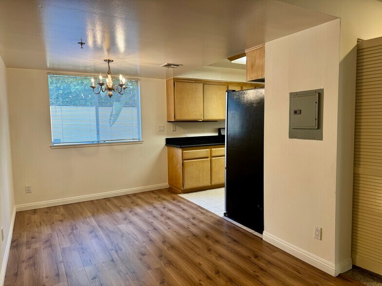 Building Photo - 451 S Oakland Ave