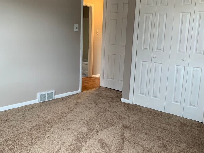 Building Photo - 525 Hilton Dr