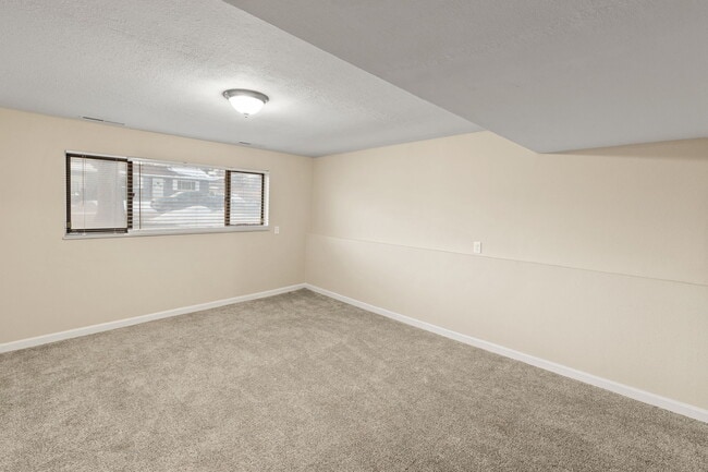 Building Photo - 1875 Shawnee Dr