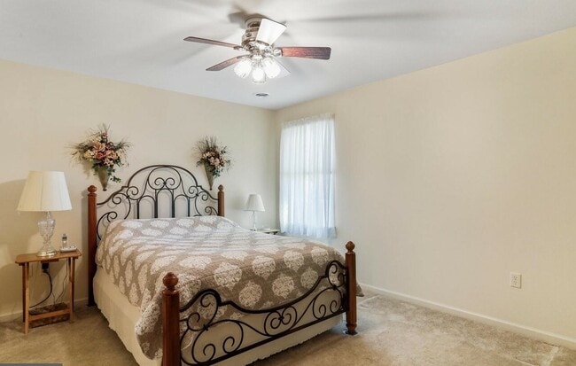 Building Photo - 372 Winding Oak Dr