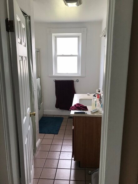 Building Photo - 114 Olympia St