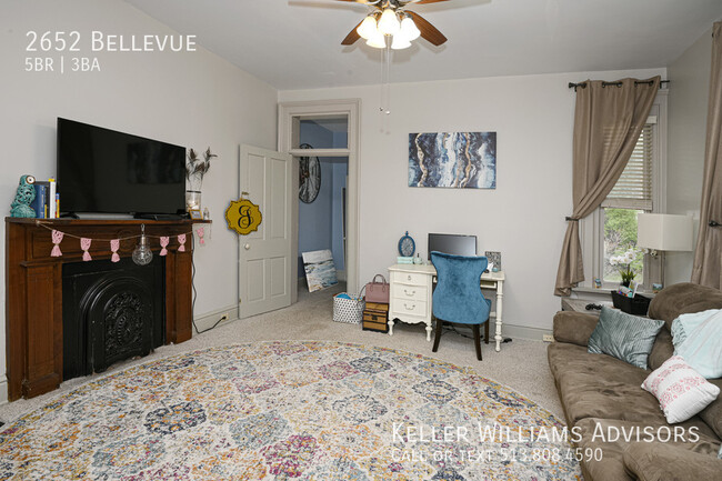 Building Photo - 2652 Bellevue-