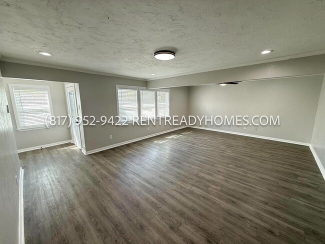 Building Photo - 913 Harrison Dr