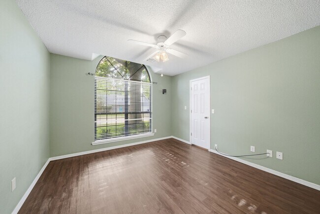 Building Photo - Large 3 bedroom, 2 bath home in Broken Arrow School District.