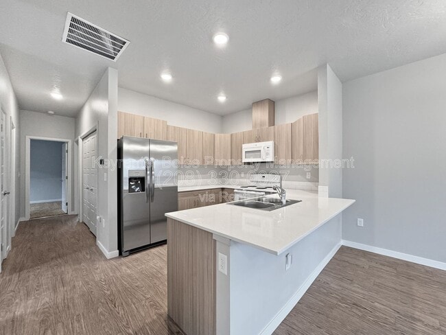 Building Photo - 4265 N Reed Ln