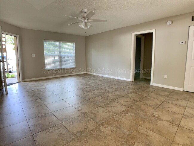 Building Photo - 3651 N Goldenrod Rd