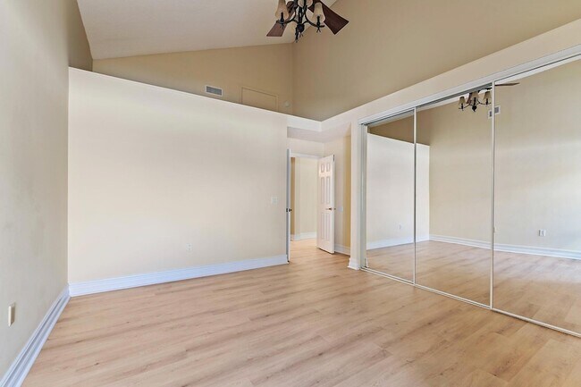 Building Photo - 118 Knoll Way