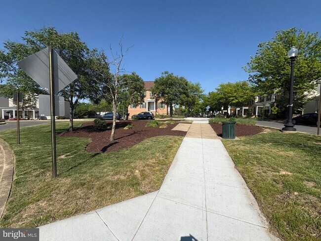 Building Photo - 4005 Blakney Ln SE