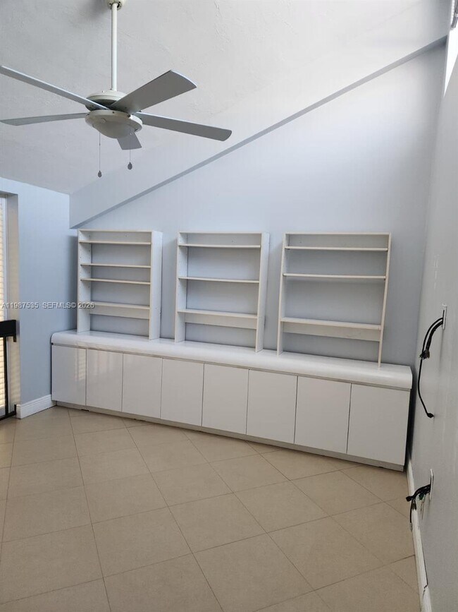 Building Photo - 537 N University Dr