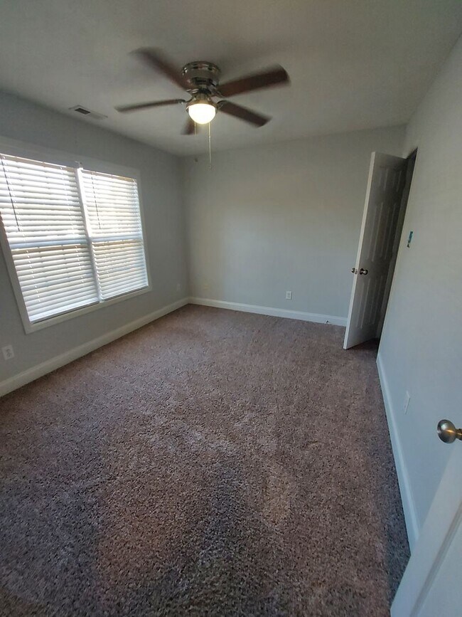 Building Photo - HOPE MILLS