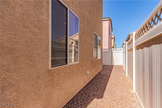 Building Photo - 8158 Altamont Ridge St