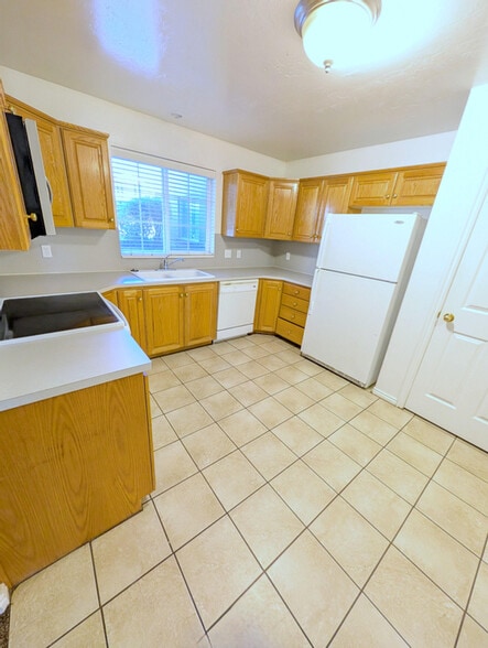 Building Photo - 361 E 1420 S