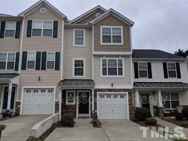 Building Photo - 8829 Thornton Town Pl