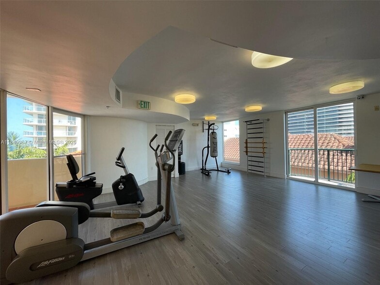 Building Photo - 8888 Collins Ave