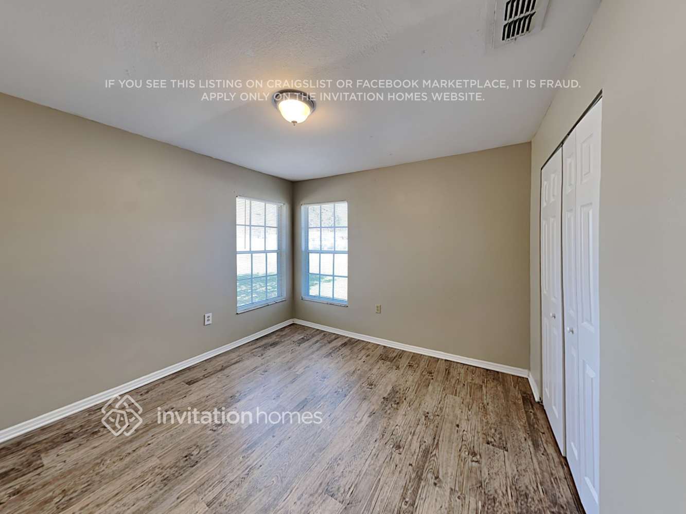 Building Photo - 5850 Lake Grove Dr