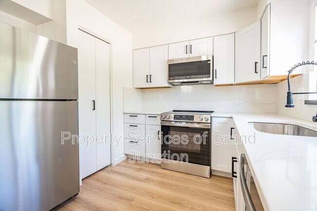 Building Photo - 3238-D 1/4 D 1/4 Rd