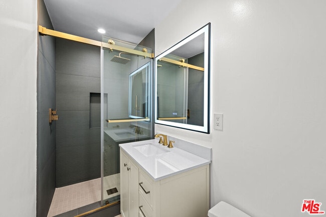 Building Photo - 136 S Palm Dr