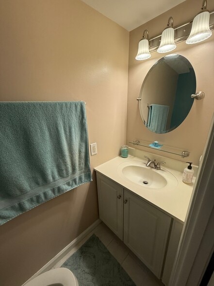 Building Photo - 6264 Ducketts Ln