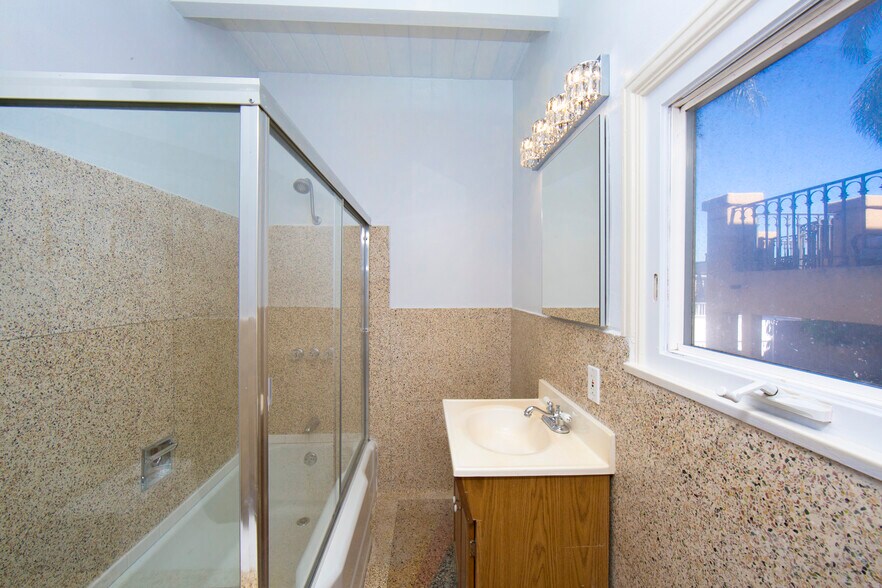 Building Photo - 1131 10th St