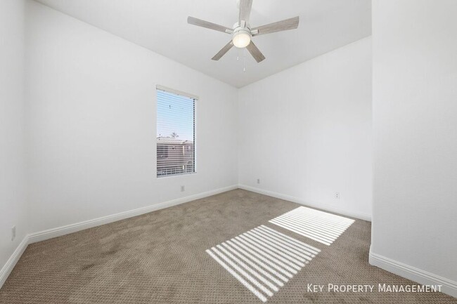 Building Photo - 956 Via Canale Dr