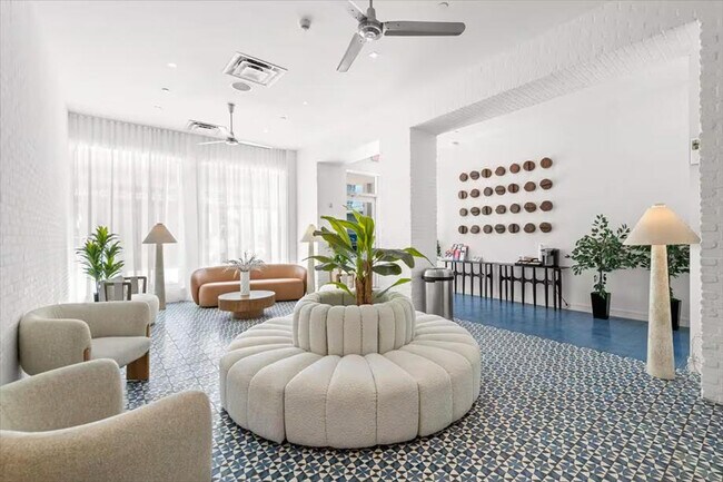 Building Photo - 1701 Alton Rd