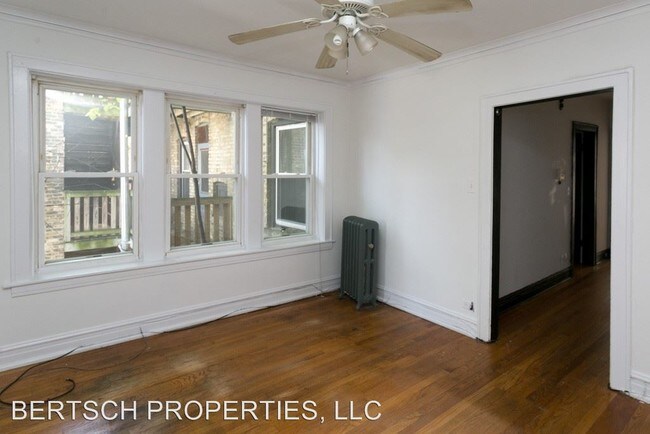 Building Photo - 4500 W Sunnyside Ave