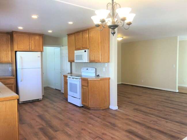 Building Photo - 3/2 home in Lake Wildwood Gated Community,...