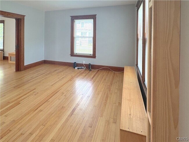 Building Photo - 3565 Oneida St