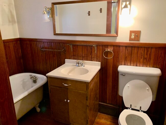 Building Photo - 6 Clark St