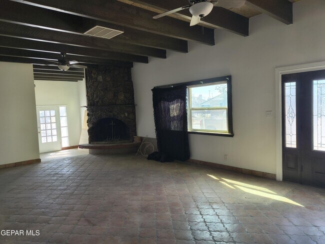 Building Photo - 714 N San Marcial St