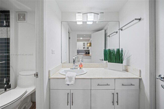 Building Photo - 2301 Collins Ave