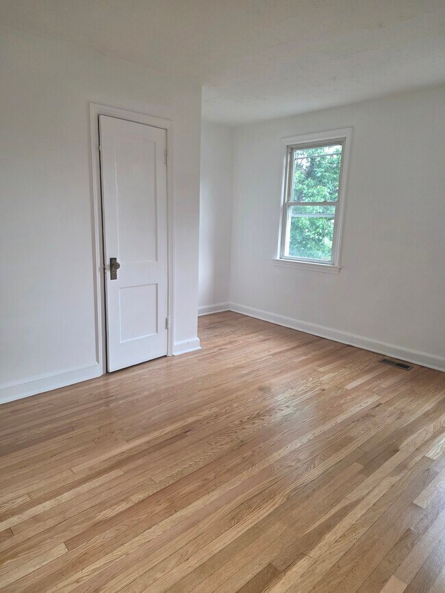 Building Photo - 4262 Clay St NE