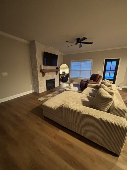 Building Photo - 229 Carriage Gate Dr