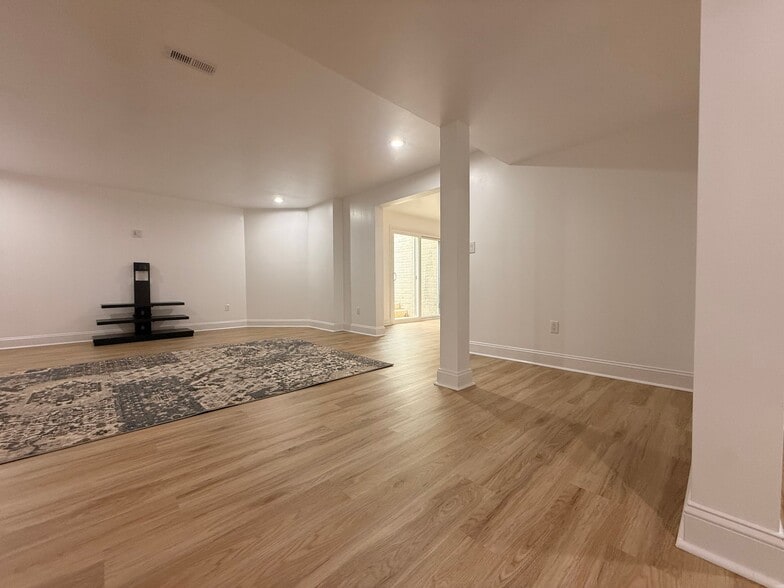 Building Photo - 10402 Laurel Ridge Way