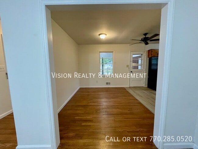 Building Photo - 6328 Oakview Ln