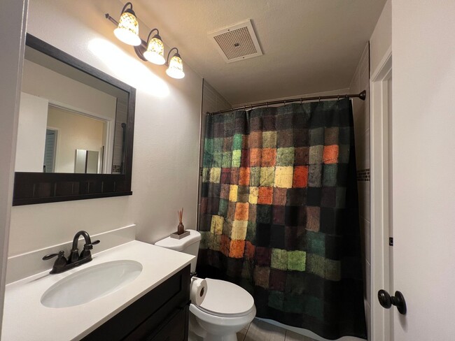 Building Photo - FURNISHED PET FRIENDLY 2 bed/1.5 bath Kihe...