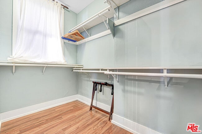 Building Photo - 619 N Plymouth Blvd