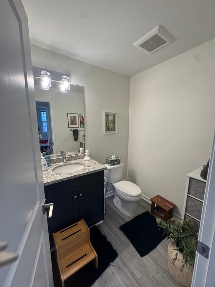 Building Photo - 33202 Town Green Dr