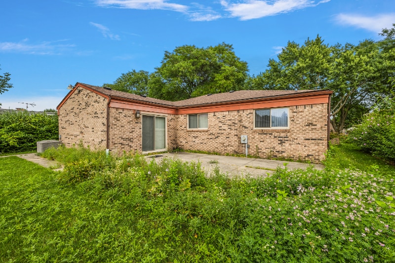 Building Photo - 35715 Maureen Dr