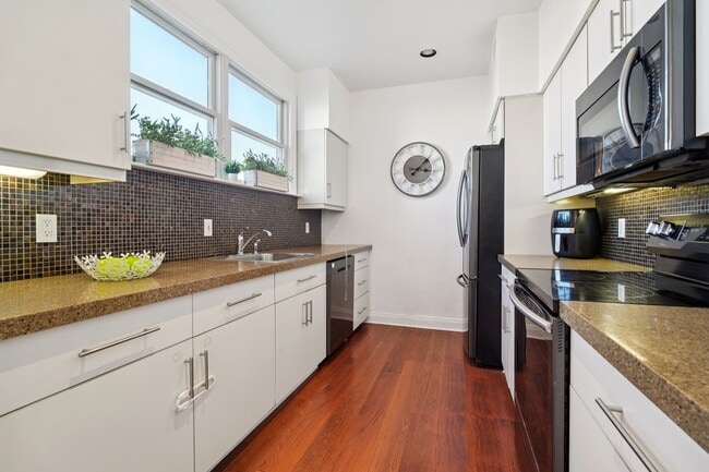 Building Photo - 205 Shearwater Ct W