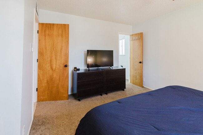 Building Photo - Adorable 3 Bedroom Home