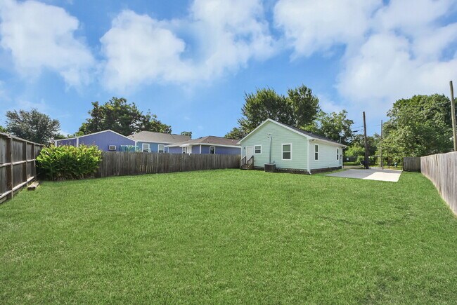Building Photo - Renovated Houston Gem Near Downtown & the Medical Center