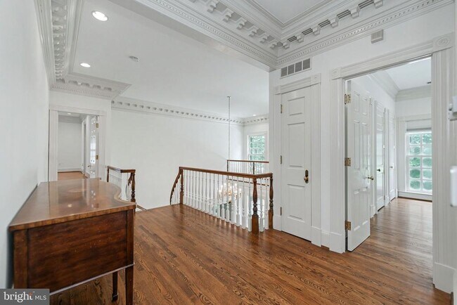 Building Photo - 8705 Belmart Rd