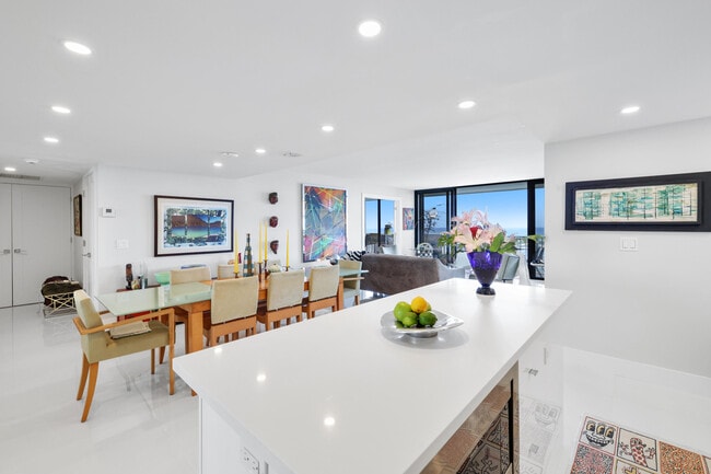 Building Photo - 5600 N Flagler Dr