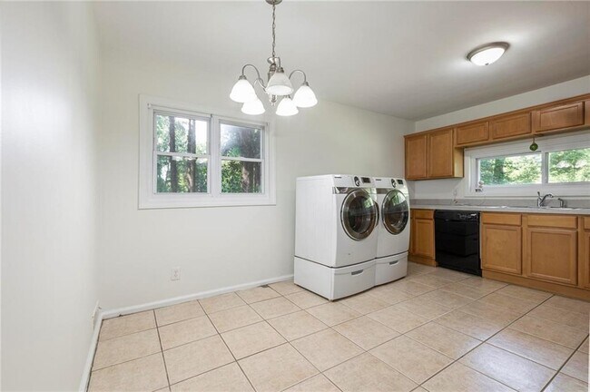 Building Photo - 804 Brookdale Dr SW