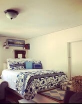 Building Photo - 218 Hillcrest Ave