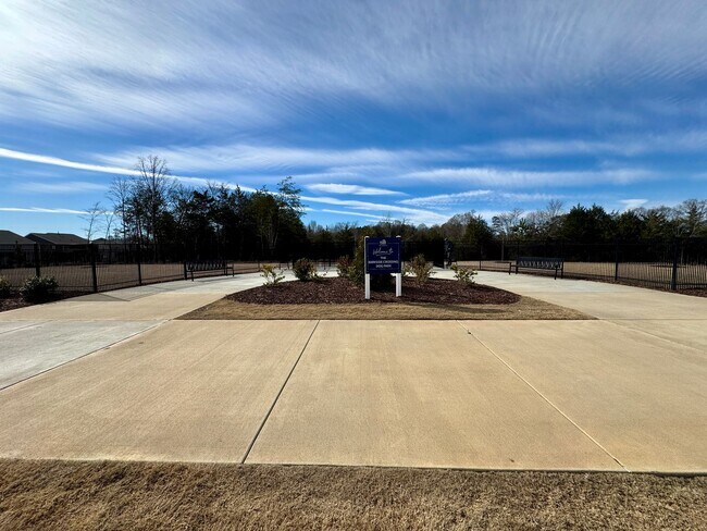 Building Photo - Beautiful 4BR/3BA Home in Parkside Crossing