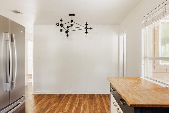 Building Photo - 1403 Randy Cir