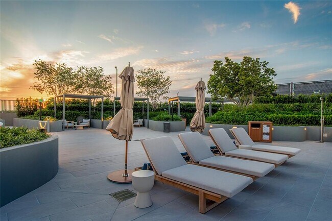 Building Photo - 3015 S Ysabella Ave